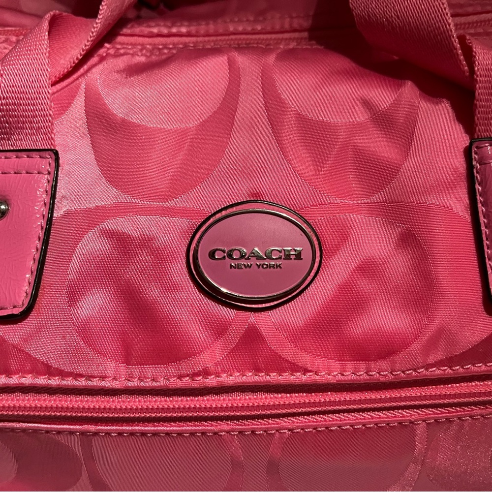 Coach Getaway Pink Signature Nylon Duffle Bag F77469 w/ Strap & Hangtag - Picture 3 of 10